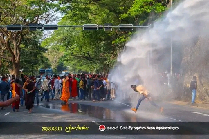 ශිෂ්‍ය මර්දනය නතර කරනු! ශිෂ්‍යයිනි, කම්කරු ක්‍රියාකාරී කමිටු සමග එක්වනු!
