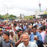 දස දහස් ගණනින් කොටුවට පැමිණි ගුරු විදුහල්පතිවරු