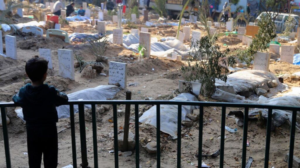 gaza-burial mounds