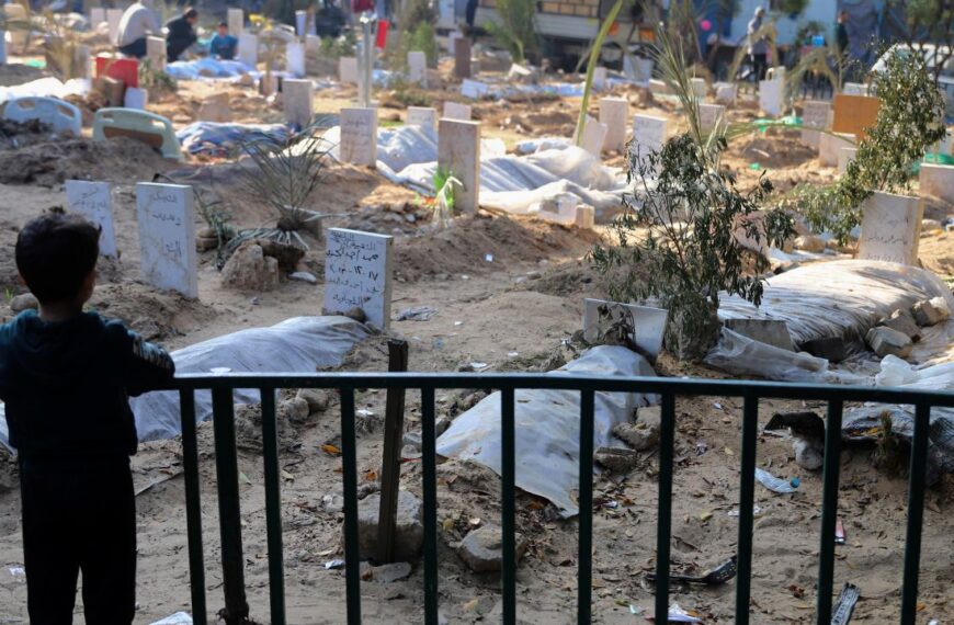 gaza-burial mounds