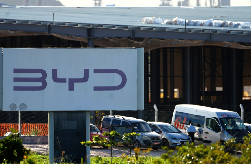 Home 6 චීනයේ BYD හි ෂියාන් කම්හලේ කම්කරුවෝ දරිද්රතා වැටුප් වලට එරෙහිව වැඩ වර්ජනය කරති